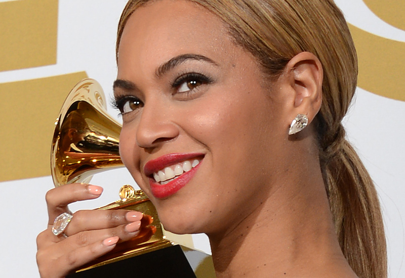 Which other three women wore the famous Tiffany Diamond before Beyoncé?