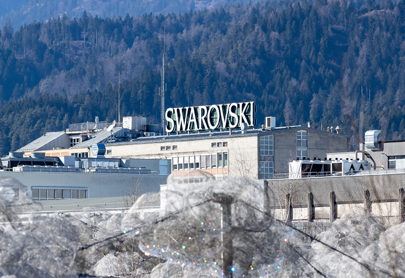 jogger Binnen Civiel Swarovski to cut HQ headcount by a third as it restructures business