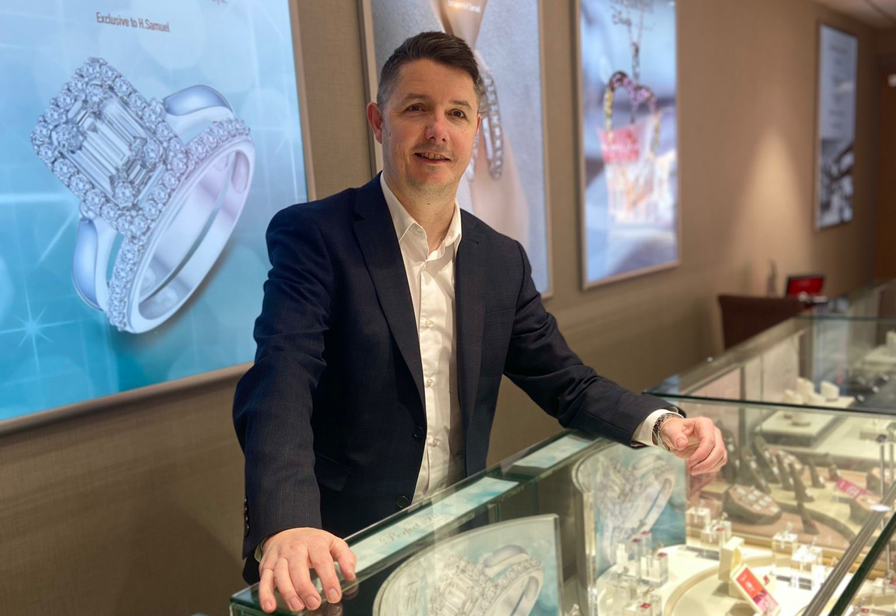 SIGNET CASE STUDY H Samuel store manager Barry Johnson