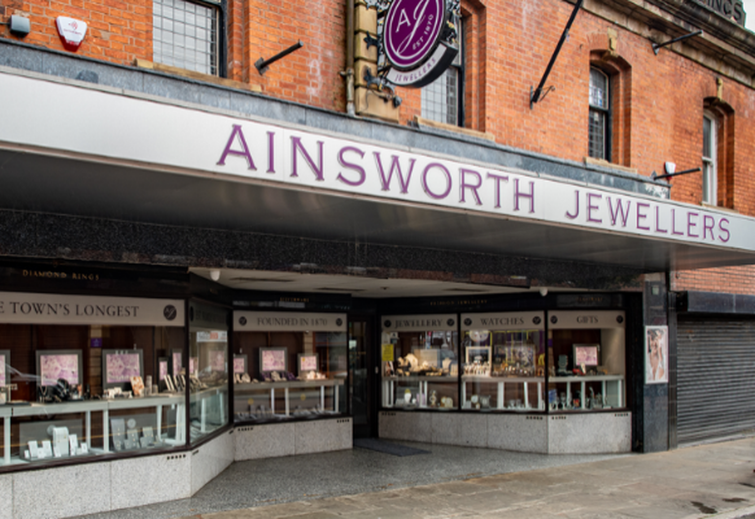 Familyrun jewellers brings ear piercing to Blackburn high street