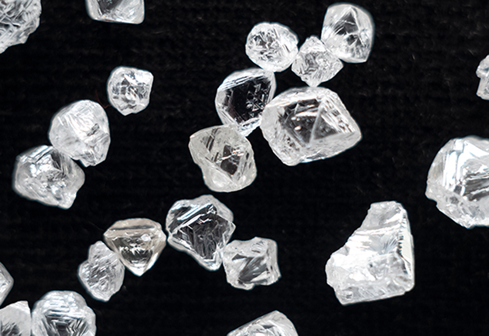 De Beers diamond sales jump after terrible year for gems 