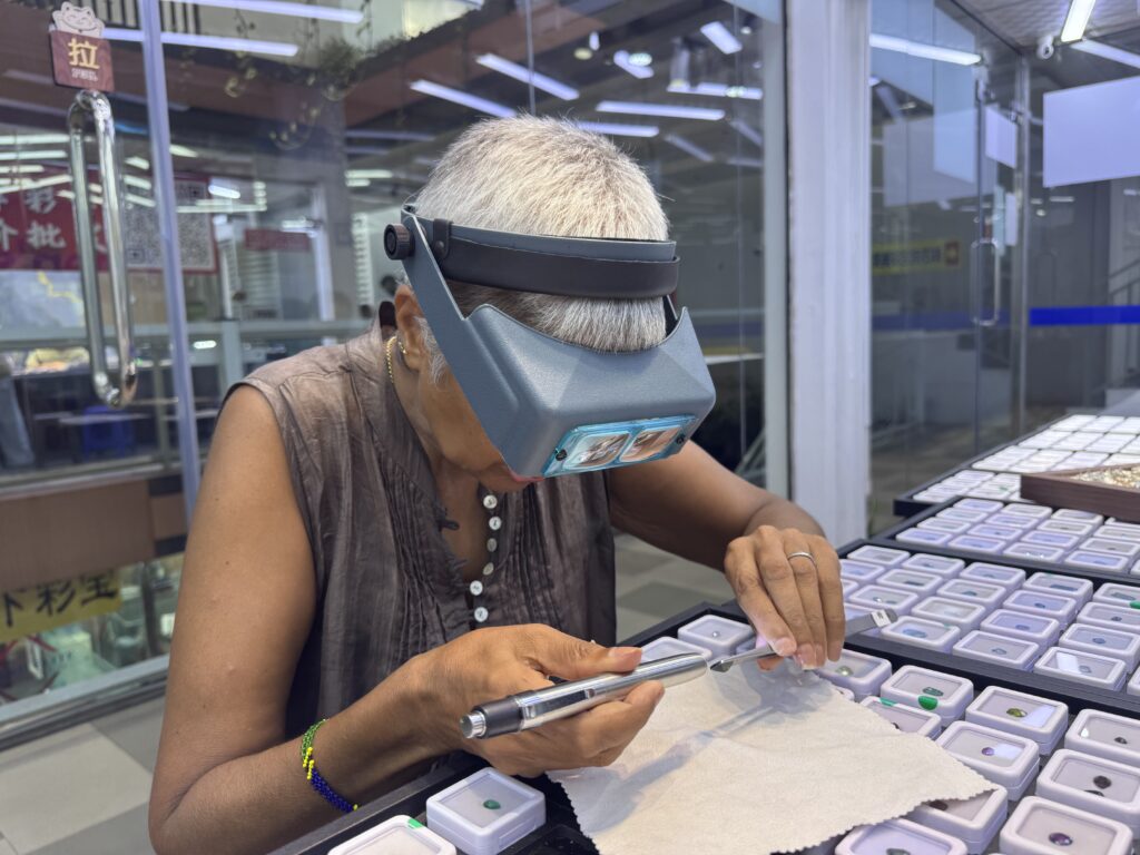 Gemmologist launches private ‘behind-the-scenes’ gemmology experiences